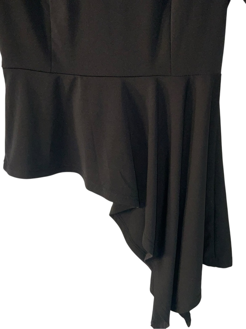 Acevog Black Short-Sleeve Asymmetric Peplum Top - Picture 2 of 6